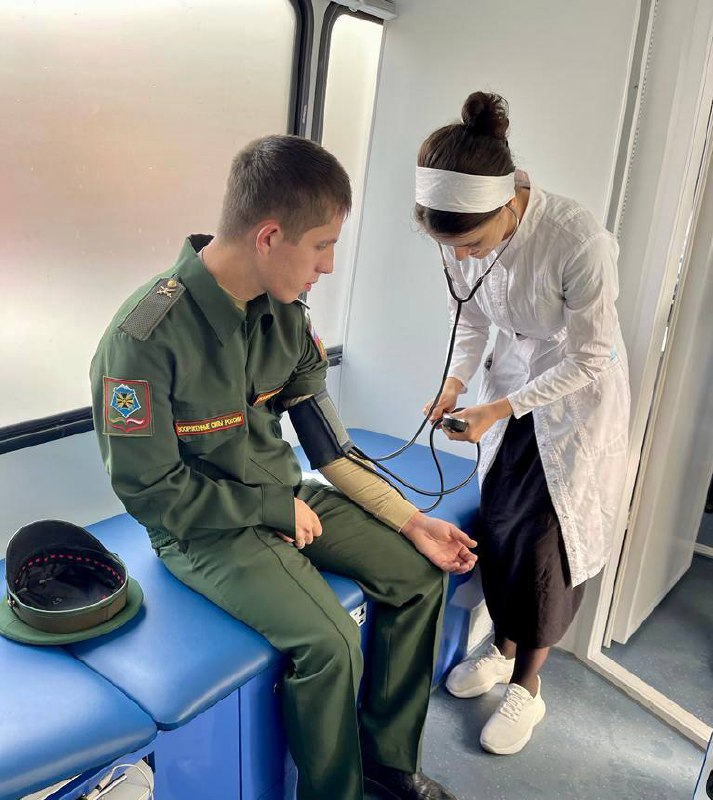 Врачи Сунженской больницы продолжают активно проводить диспансеризацию в мобильных ФАПах.